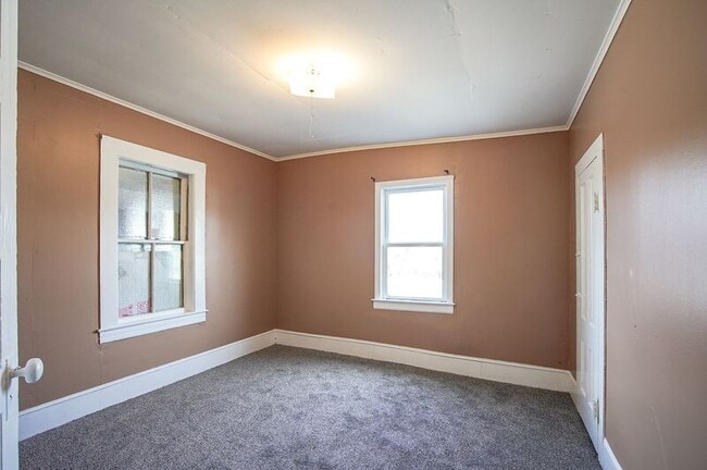 Building Photo - 32 Joy St