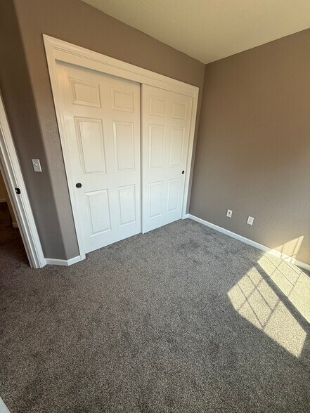 Building Photo - 1750 Sandstone Dr
