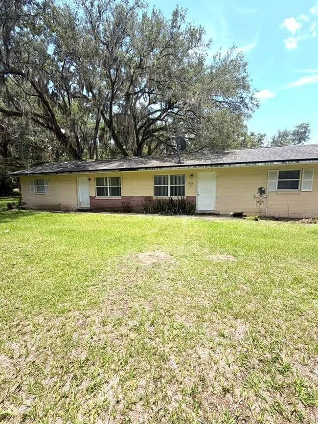 Building Photo - 421 NE 26th Ct