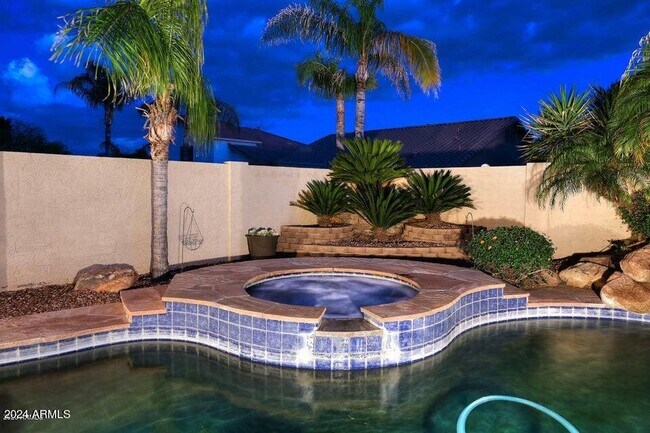 Building Photo - 7931 W Rose Garden Ln