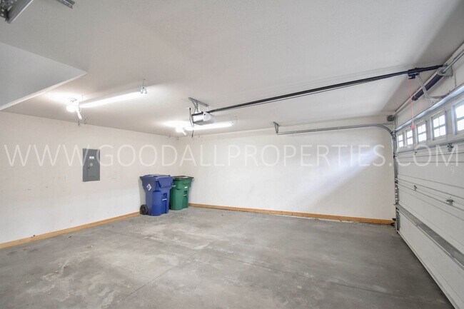 Building Photo - 4319 153rd St
