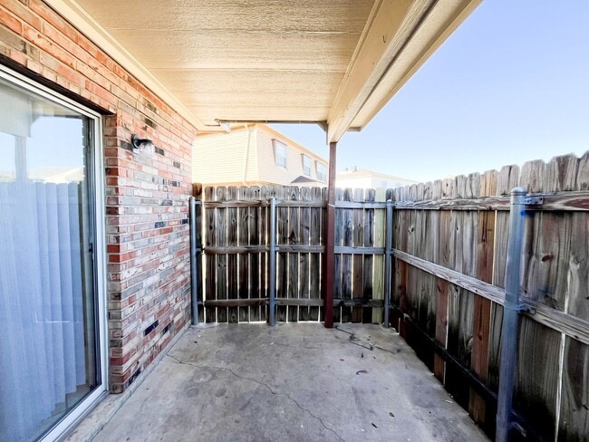 Building Photo - 2302 Wales Cir