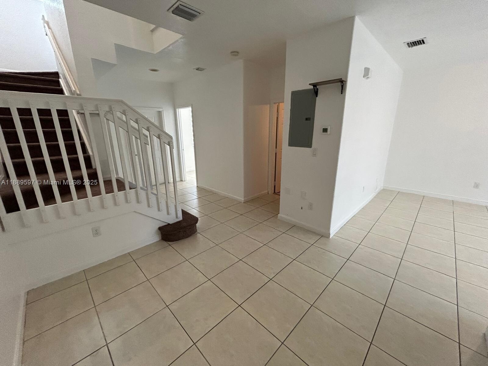 Building Photo - 1406 SE 26th Ct