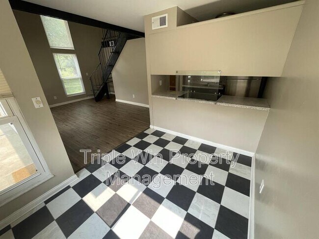 Building Photo - 411 Far Hill Dr