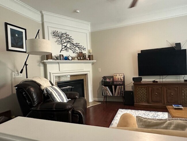 Building Photo - Exclusively Offered by Muse Realty Rentals...