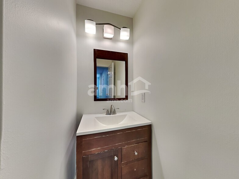 Building Photo - 611 Westbury Way