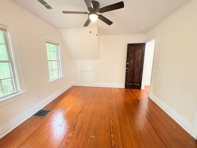 Building Photo - 212 Barbourville Dr