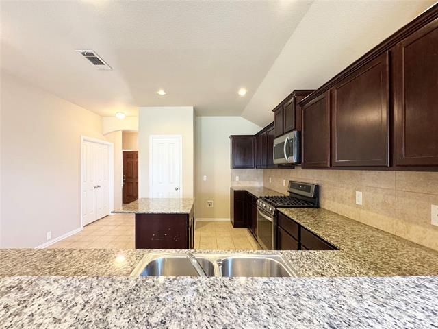 Building Photo - 1809 Sparrow Ln