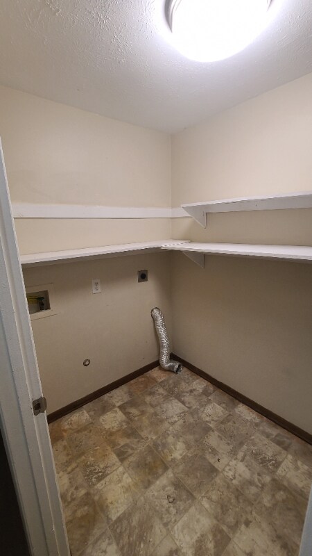 Building Photo - 8763 Meadowcreek Dr