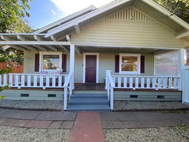 Primary Photo - 1027 Chino St