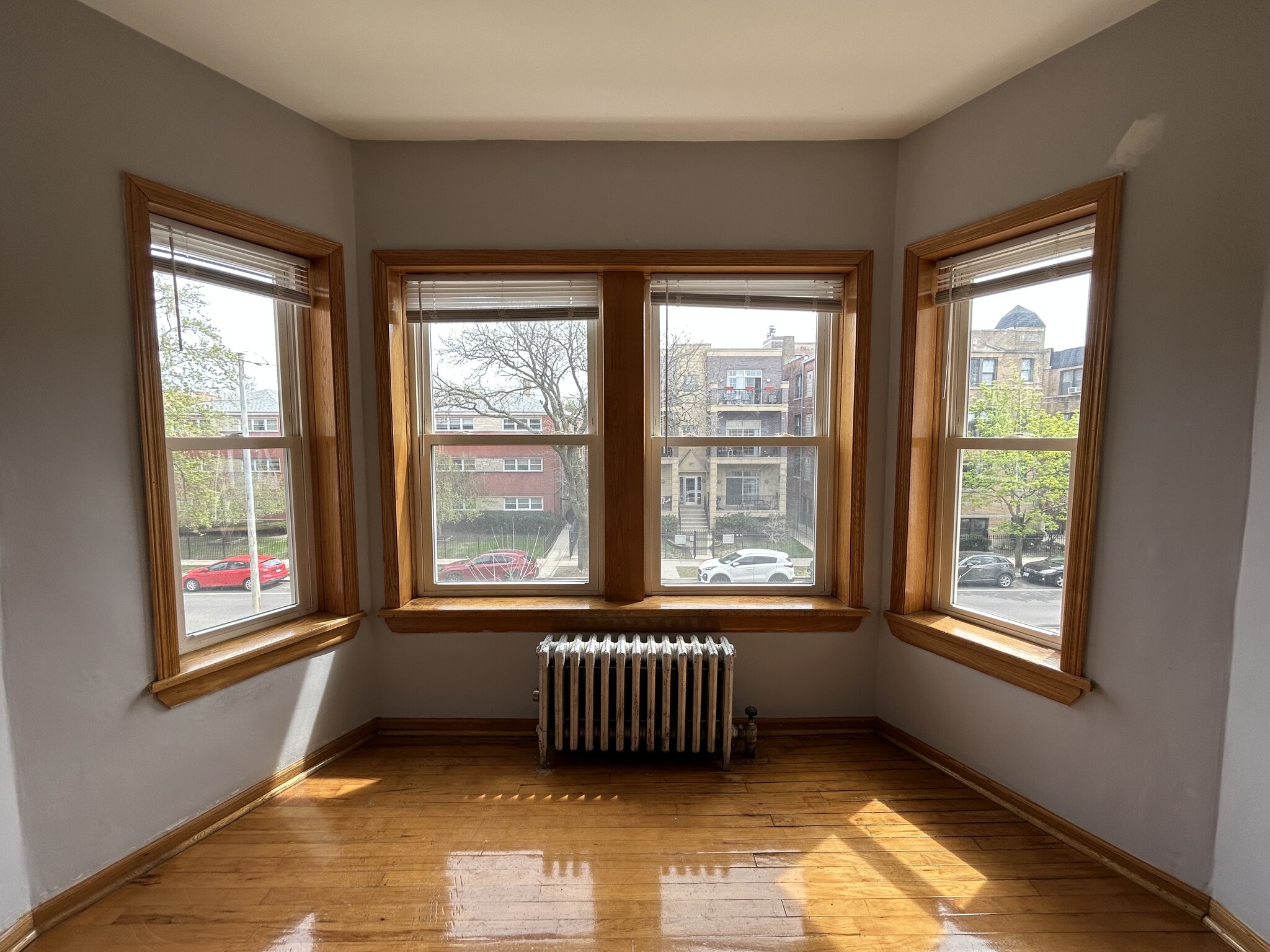 Building Photo - 6956 N Ashland Ave