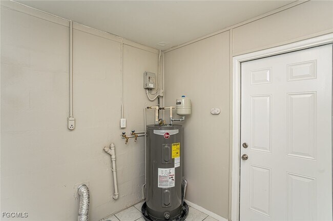 Building Photo - 604 Shamrock Blvd