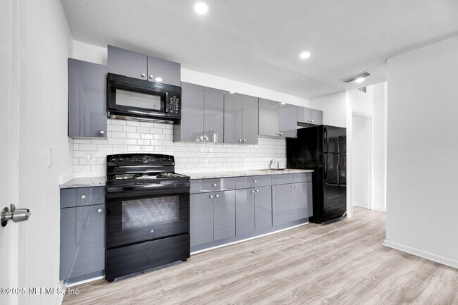 Building Photo - 9155 Sibbald Rd