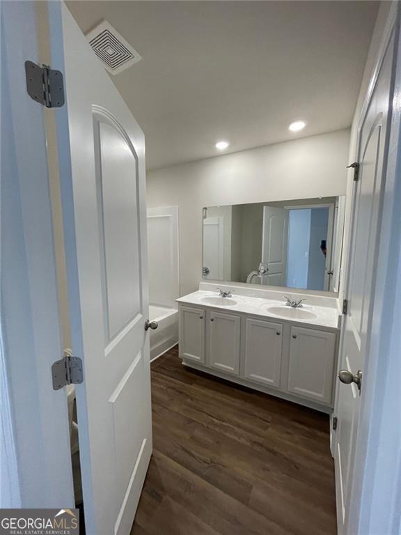 Building Photo - 25 Pineview Dr