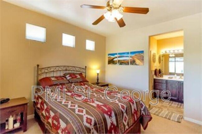 Building Photo - 3241 E Fourteen Fairway Dr