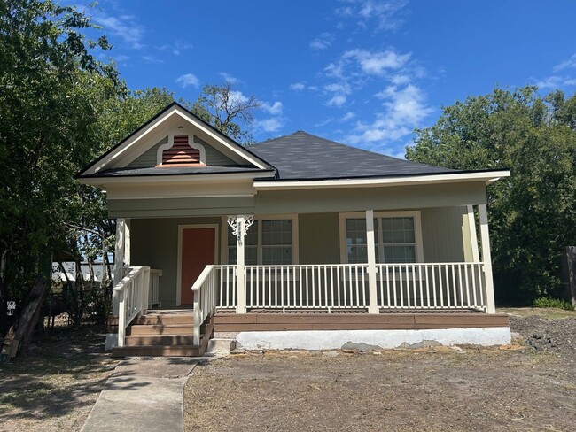 Primary Photo - Newly Remodeled 3bed/2bath house for rent!