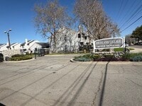 Building Photo - 204 W Walnut Ave