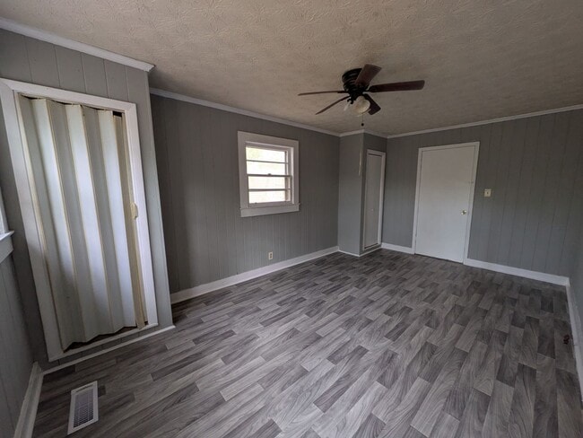 Building Photo - Newly remodeled 3 BR 1 bath home