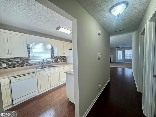 Building Photo - 1653 Summerwoods Cir