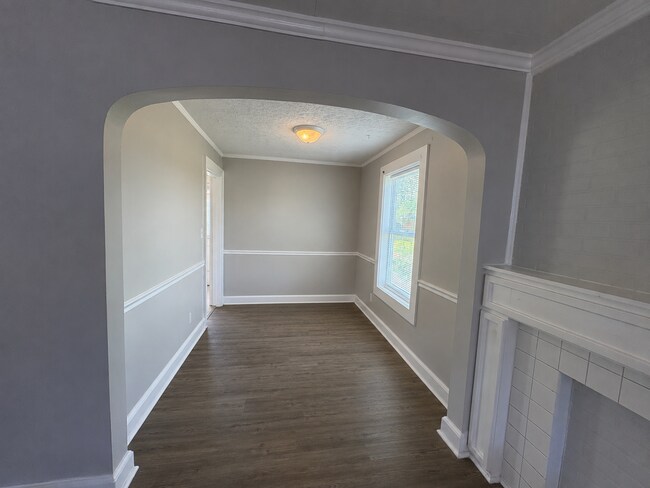 Building Photo - Two Bedroom Cottage!