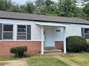 Building Photo - 10073 Royal Dr