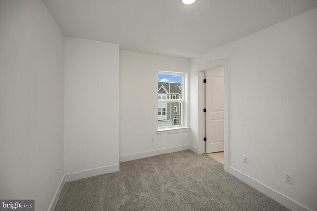 Building Photo - 9403 Pacific Elm St