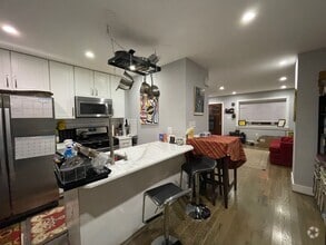 Building Photo - Spacious 2BR Townhouse with Backyard & Bon...