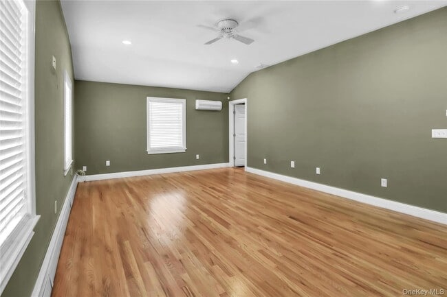 Building Photo - 11 Onyx Dr