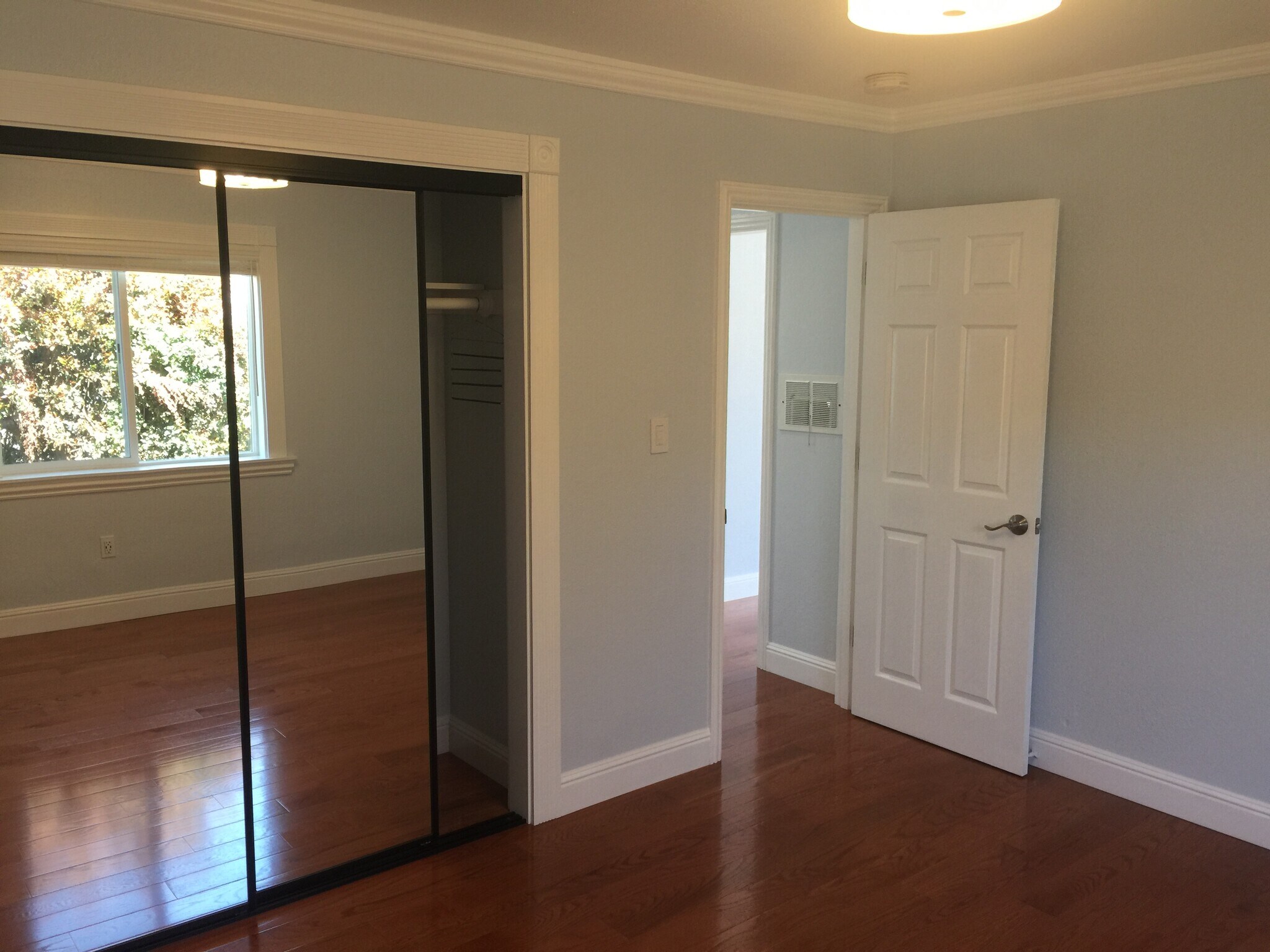 room 1 - 2110 Spaulding Ave
