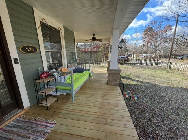 Building Photo - PRE-LEASING Historical Style Home Minutes from Campus and Downtown Fayetteville