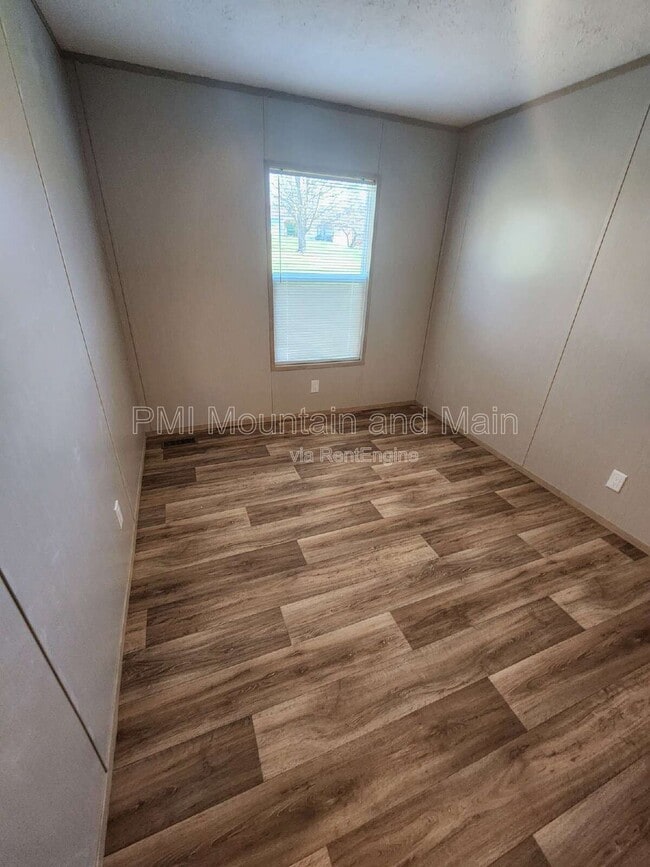 Building Photo - 102 Indian Camp Branch Rd