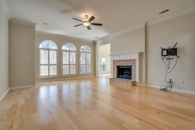 Building Photo - 2724 Lakehollow Ln