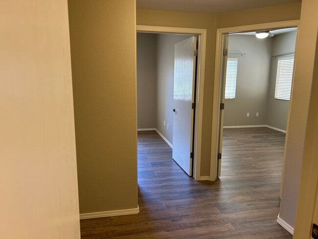 Building Photo - Charming Condo | 2 Bed / 2 Bath | Garage |...