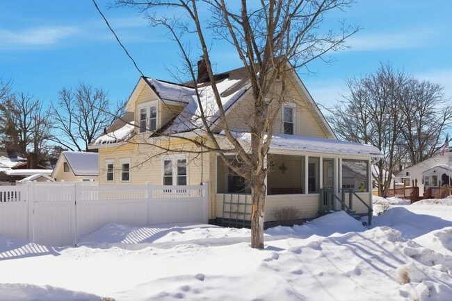 Building Photo - 26 Snow St