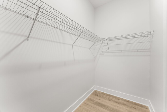 Building Photo - Water Oak