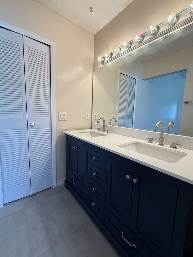 Building Photo - East Orlando Pool Home