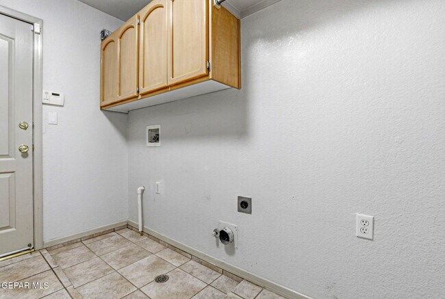 Building Photo - 6141 Loma De Cristo Dr