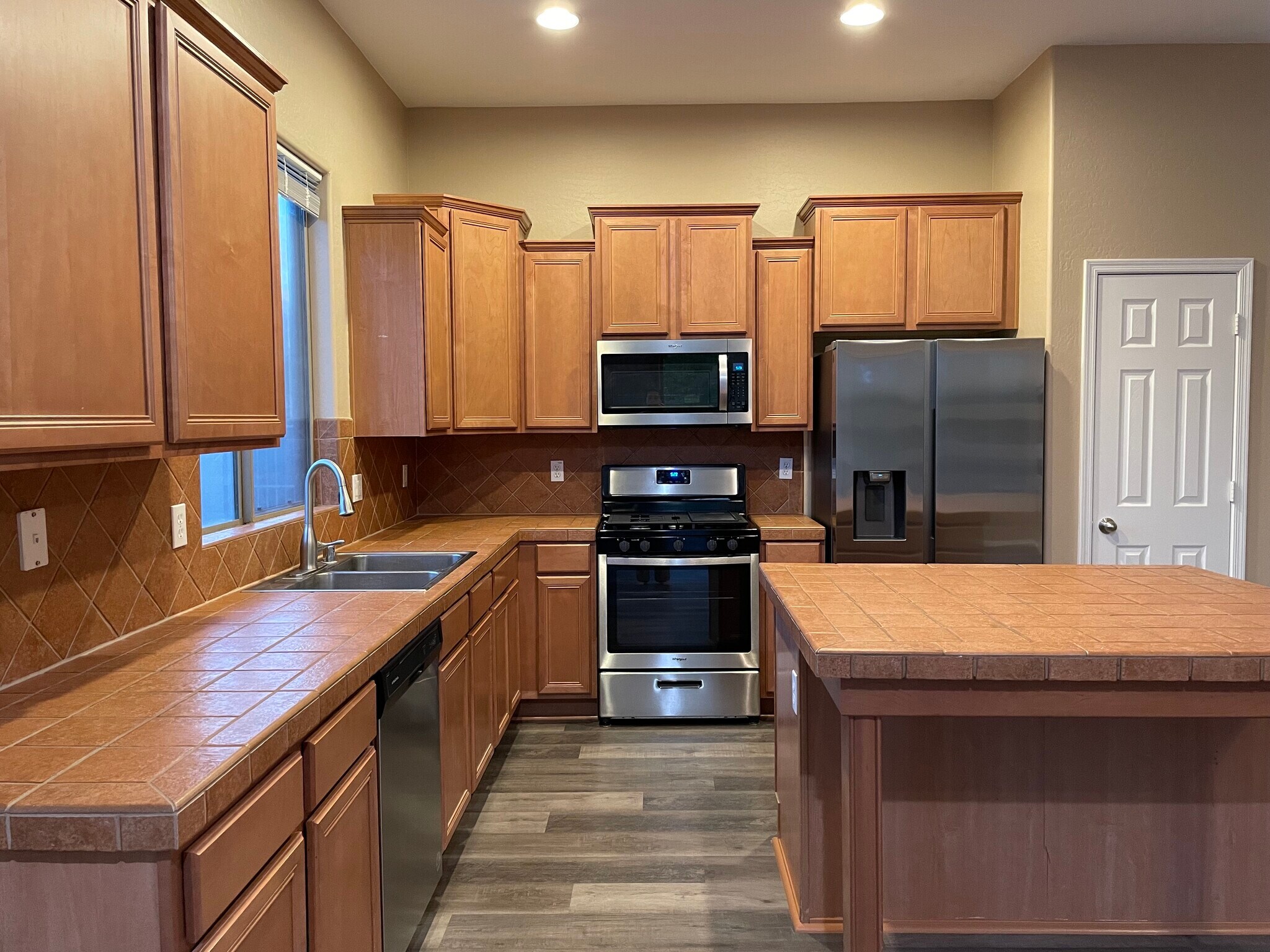 Building Photo - 2916 W Windsong Dr