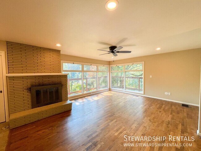 Building Photo - 1800 Sylvan St