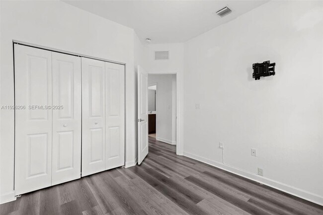 Building Photo - 2652 SE 13th St