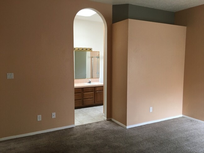 Building Photo - 5036 Shadow Mountain Rd