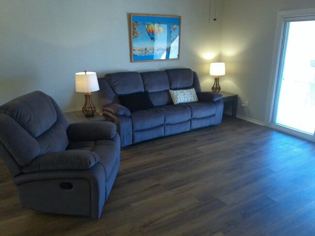 Building Photo - Seasonal rental 2 bedrooms 2 bathrooms