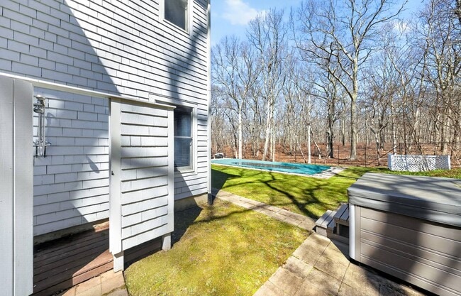 Building Photo - 9 Sea Farm Ct