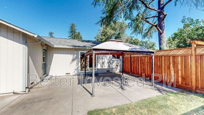 Building Photo - 1824 Midway Dr