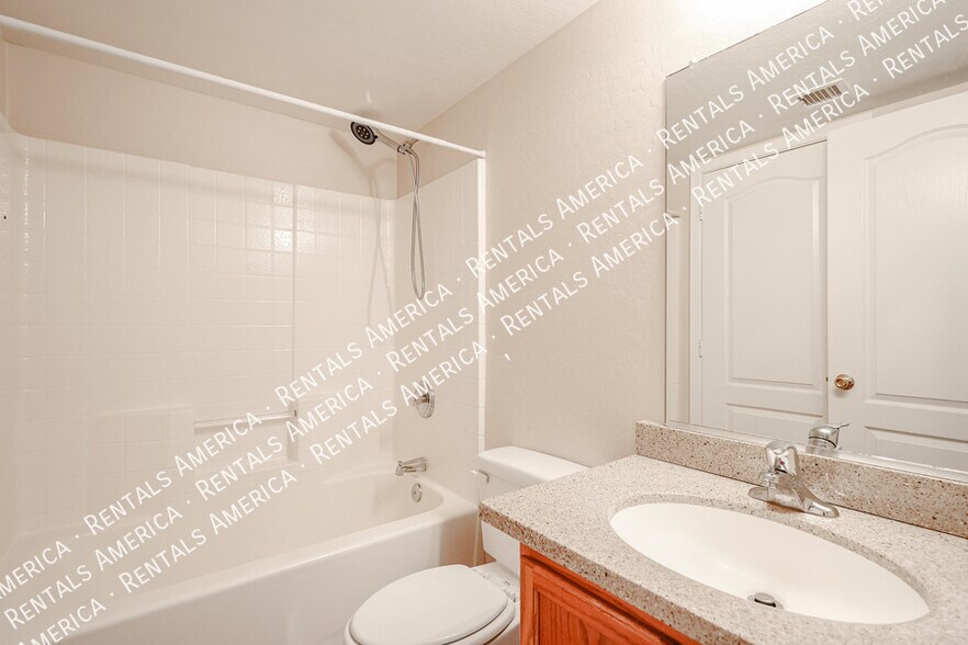 Building Photo - 3716 E University Dr