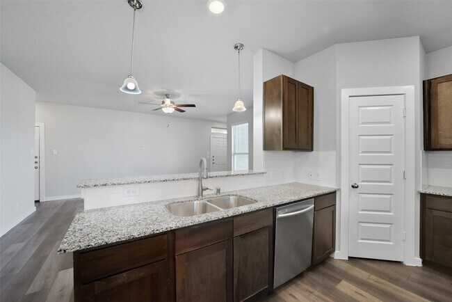 Building Photo - 25172 Pacific Wren Dr