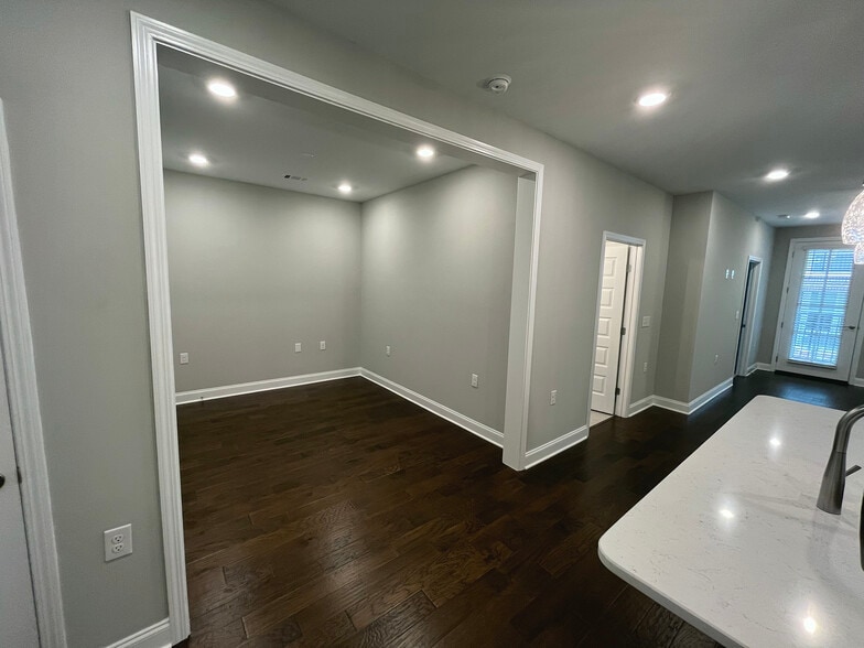Flex Room - 4000 Shadow Green Dr