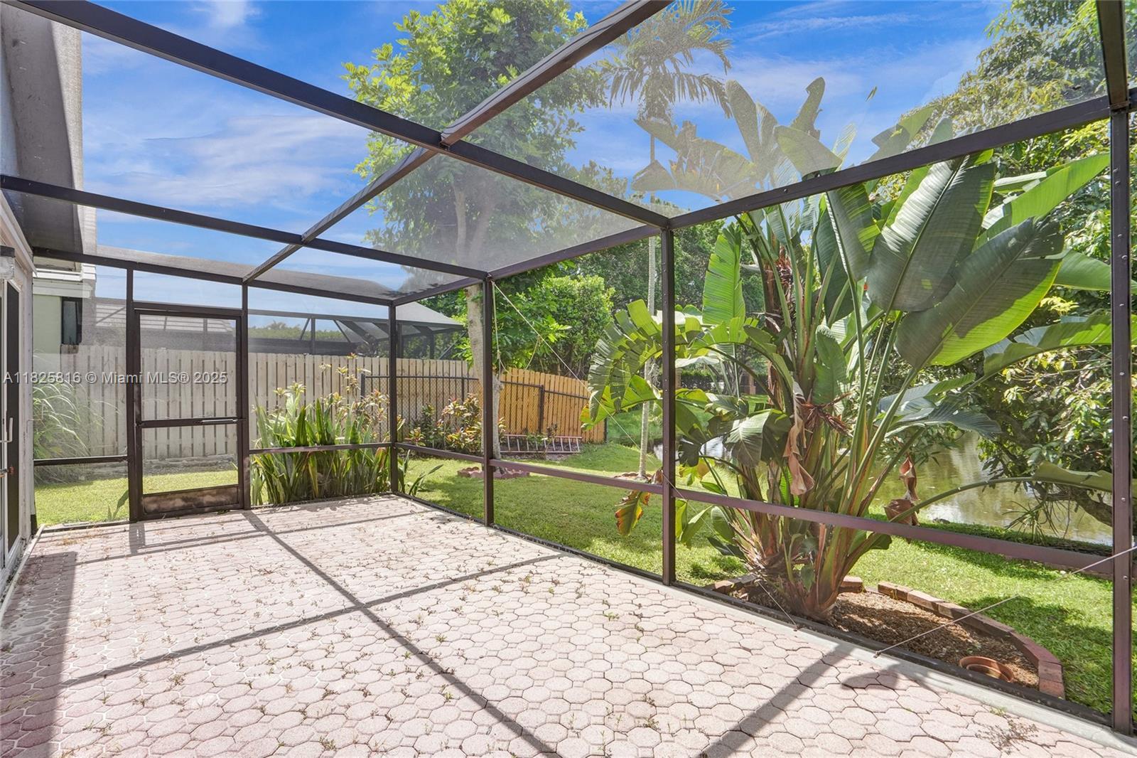 Building Photo - 8820 Woodside Ct