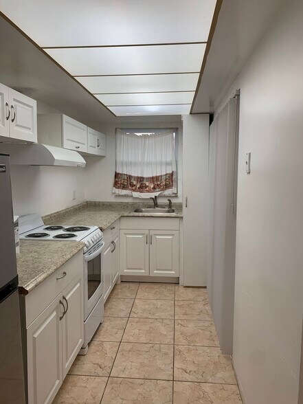 Building Photo - 180 NE 12th Ave