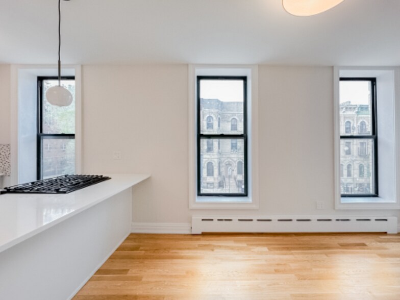 Building Photo - 764 St Johns Pl